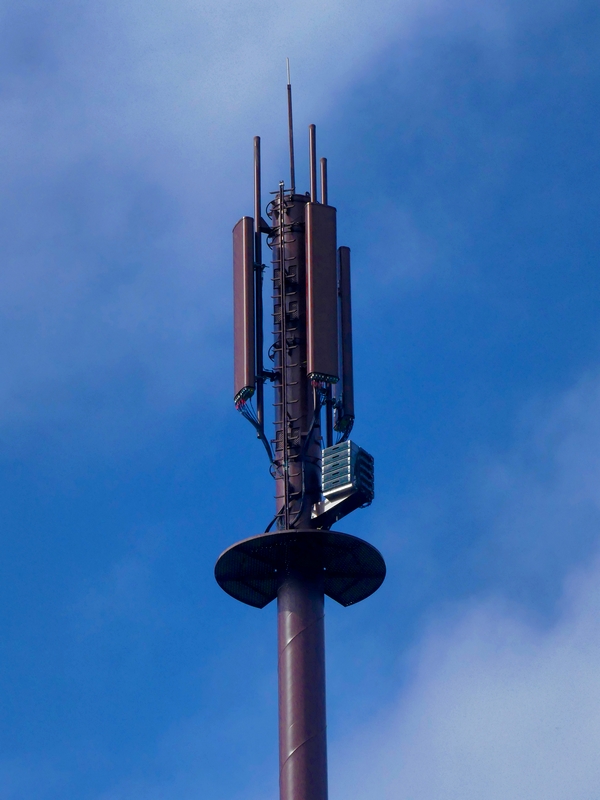 Antennes 4G : Orange et SFR cravachent, BouyguesTel et Free ralentissent -  ZDNet